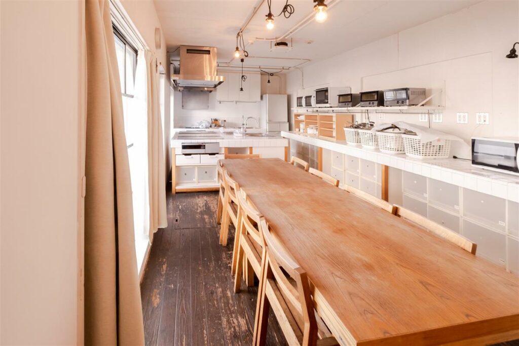 Dapur dan tempat makan dari perumahan Mangaka