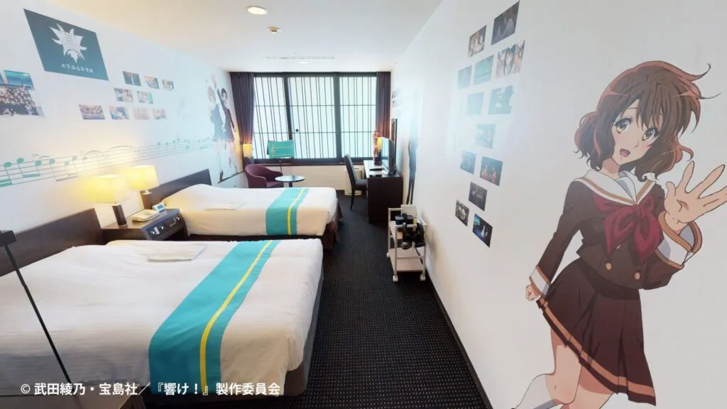 Sebuah kamar hotel dengan serial anime Hibike Euphonium.
