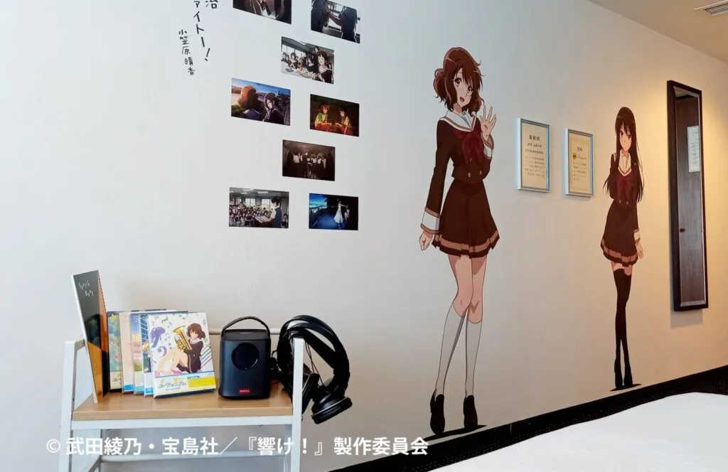 Sebuah kamar hotel dengan serial anime Hibike Euphonium.