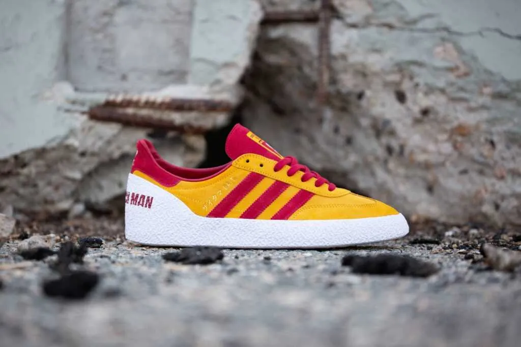Sepatu kets Adidas x Saitama One Punch Man