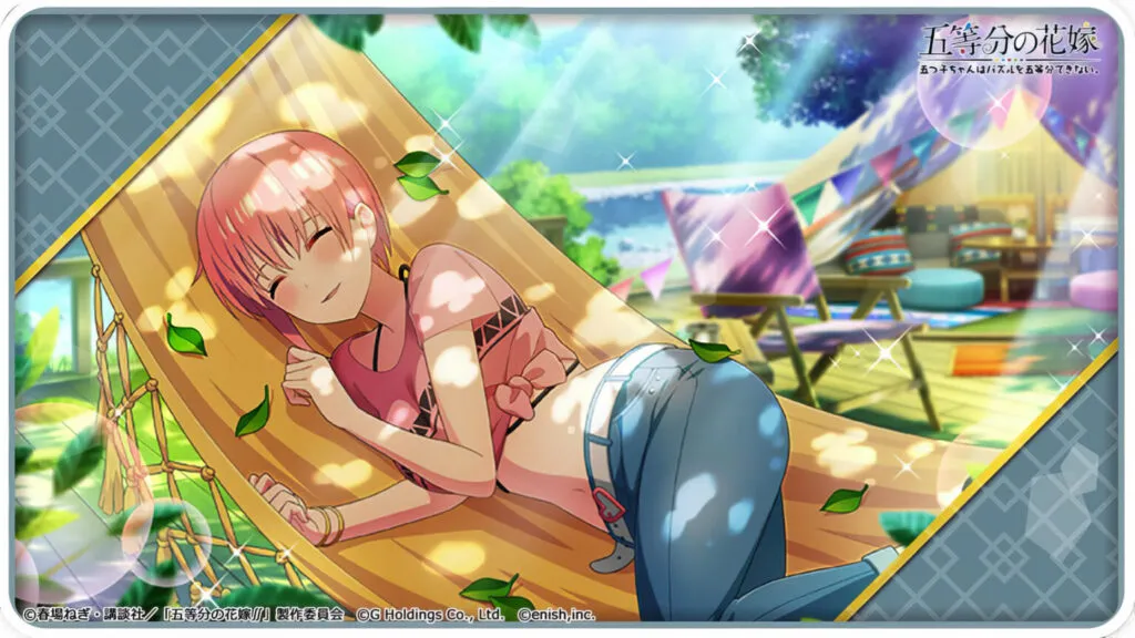 Ichika tidur siang di perkemahan.