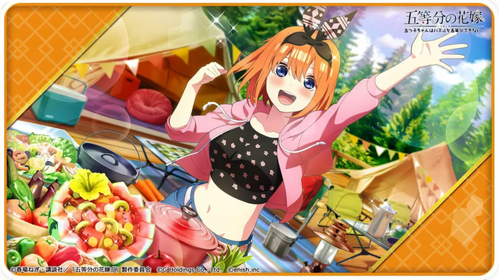 Yotsuba sedang menghidangkan buah-buahan.