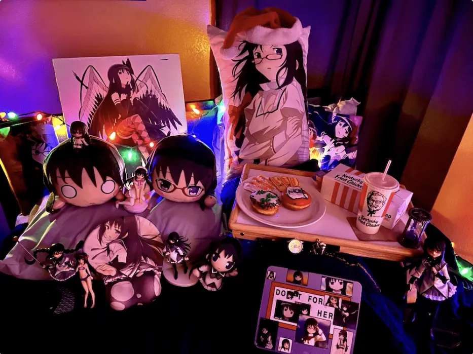 Di Jepang terdapat istilah " Yome To No Bandan yaitu " Makan Malam bersama Waifu ". Tren ini populer di kalangan otaku pada perayaan Natal