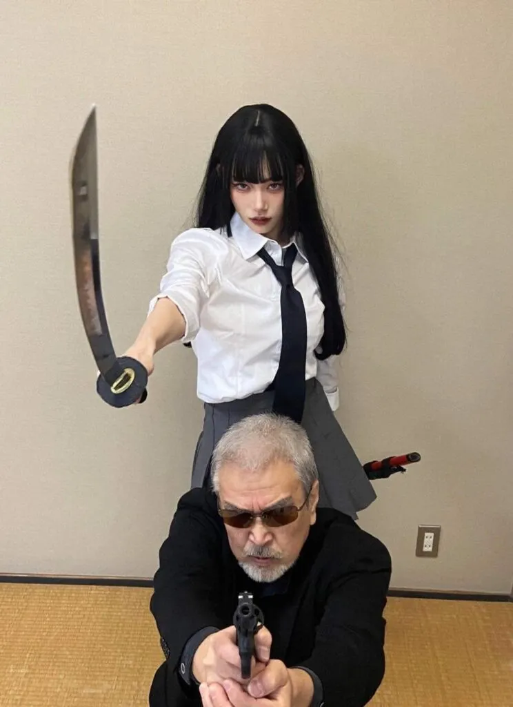 Seorang Gadis Menjadi Viral Karena Bercosplay Dengan Ayahnya