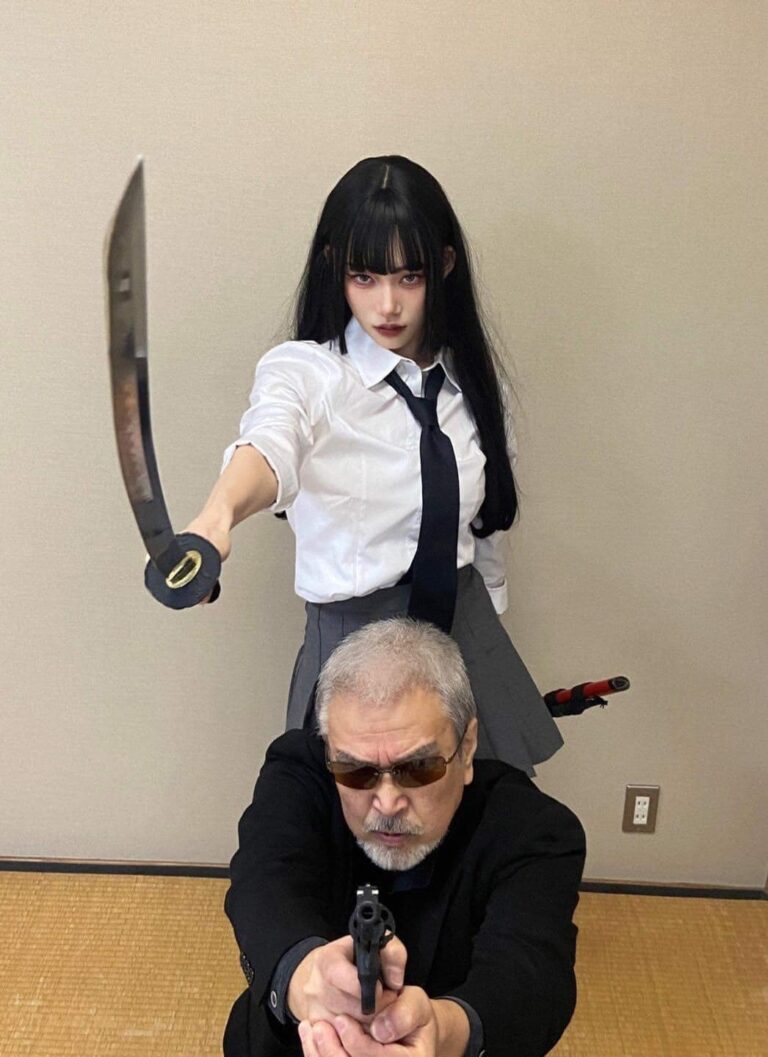 Seorang Gadis Menjadi Viral Karena Bercosplay Dengan Ayahnya