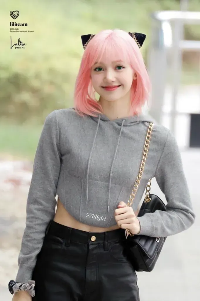 Lisa Blackpink Terlihat Cantik Dengan Gaya Anya Forger