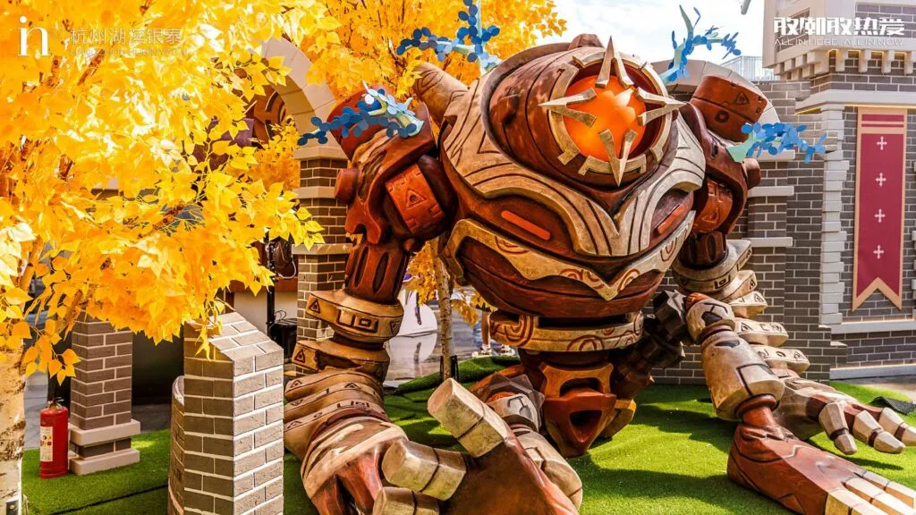 Ruin Guard Di Sisi Pintu Masuk Pameran