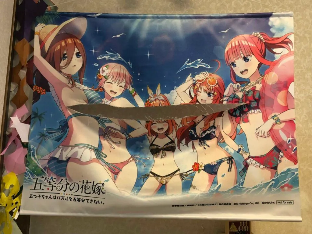 Seorang Saudari Jahat Menghancurkan Barang-barang Gotoubun No Hanayome