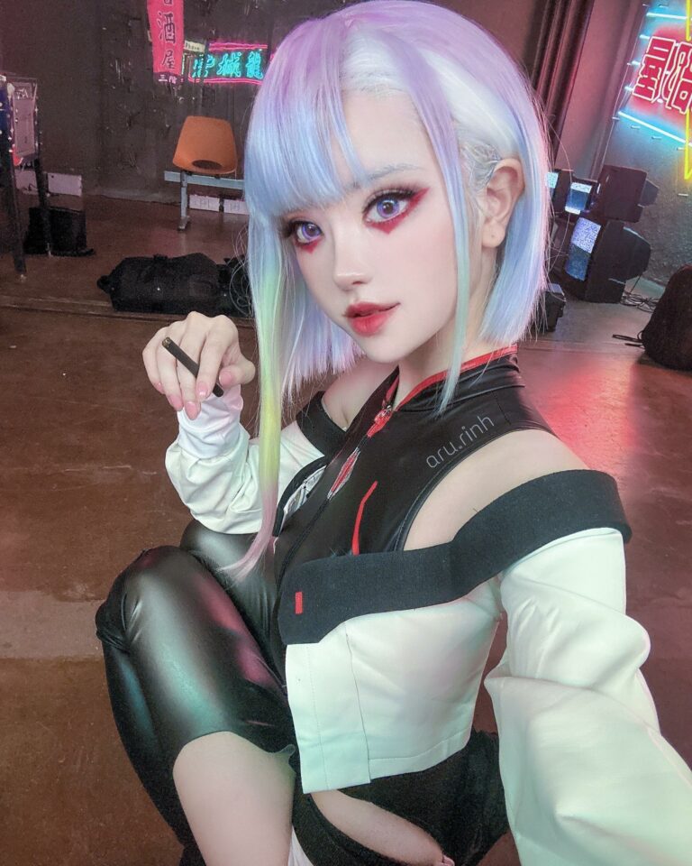 Tepat Sasaran, Cosplayer Ini Menunjukan Bagaimana Jadinya Kalau Lucy dari Cyberpunk Edgerunners Hidup di Dunia Nyata