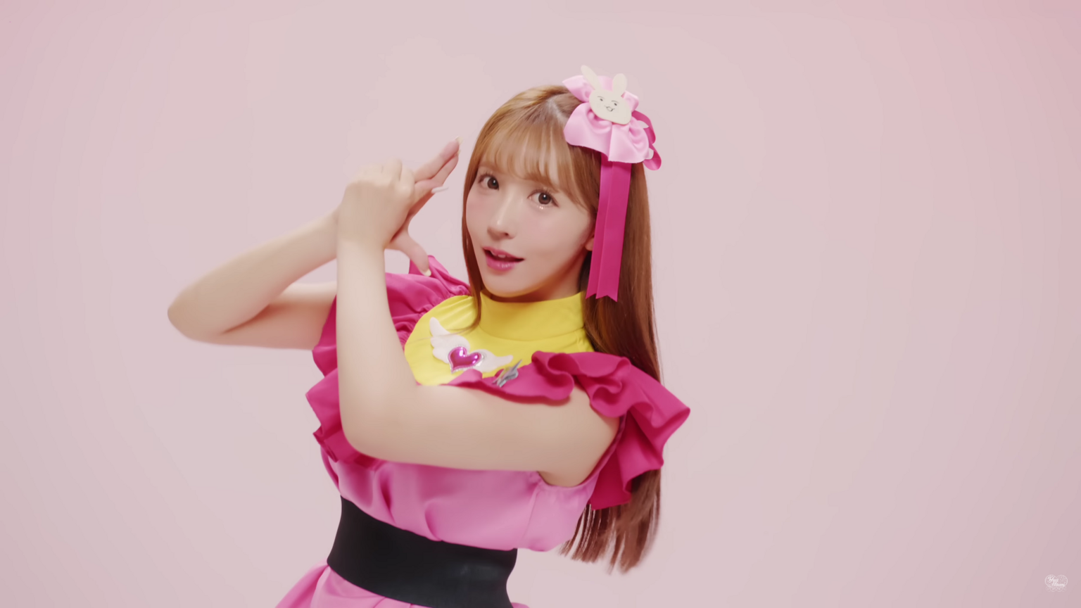 Yua Mikami Berdandan Sebagai Ai Hoshino dan Menyita Perhatian Para Penggemar
