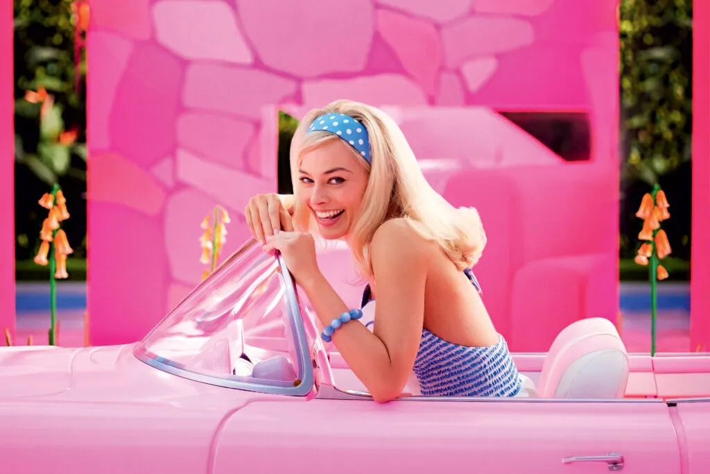 Margot Robbie di Set Film Barbie