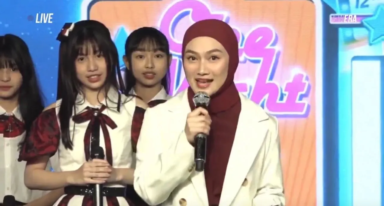 Melody Memberikan Pengumuman