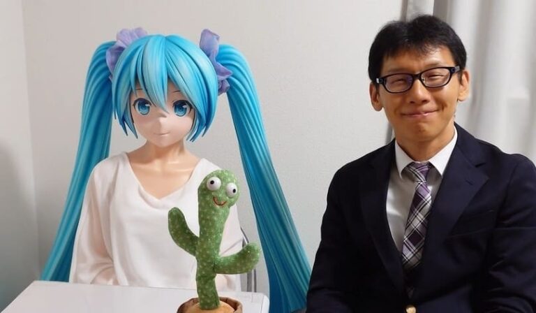 Hatsune Miku Bareng "Suaminya" Merayakan Hari Jadi Pernikahan