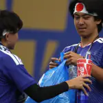 Budaya Fans Jepang Bersih-bersih Stadion Tuai Pujian, Namun Bagaimana dengan di Rumah?